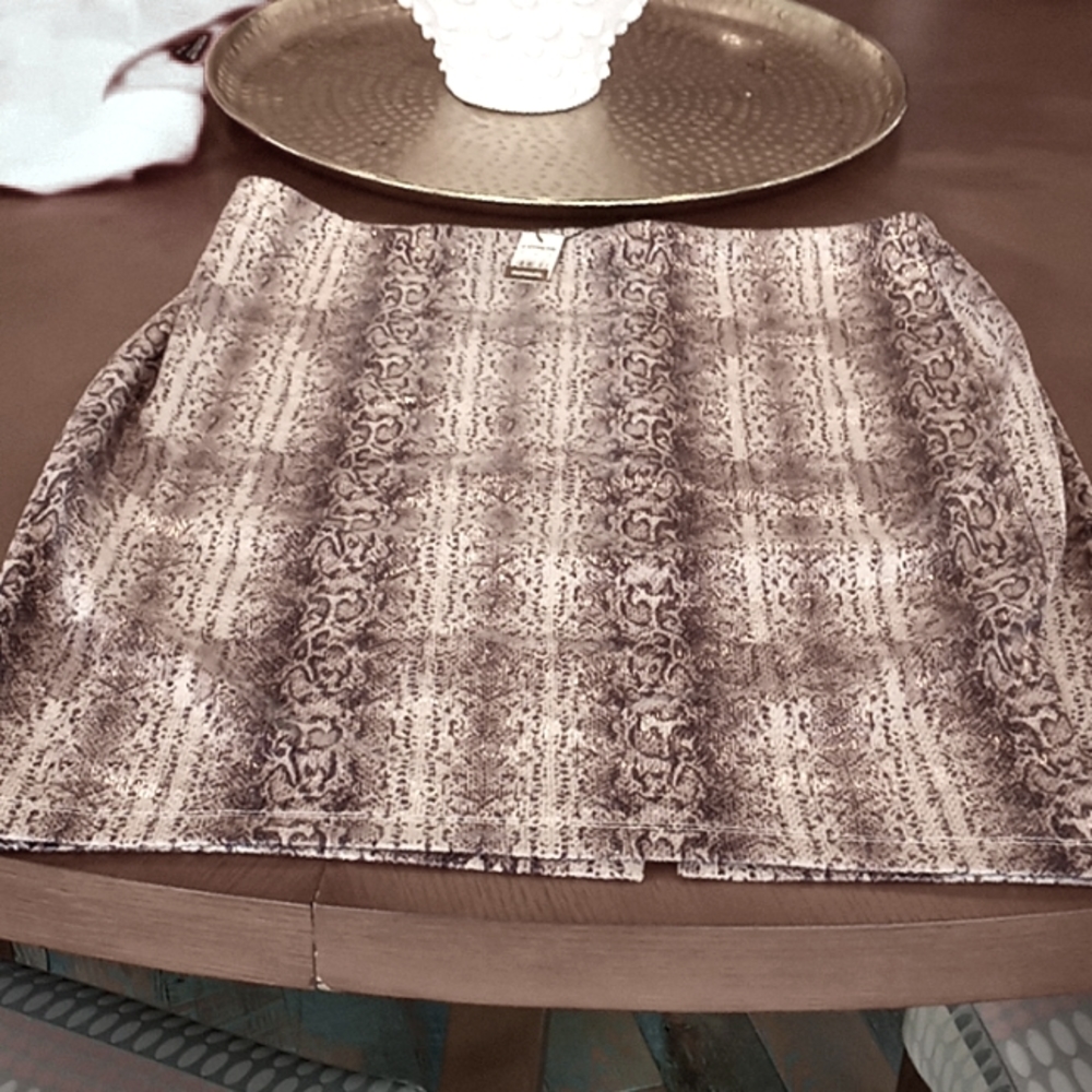 Women's Plus Size Snakeskin Pencil Skirt with slit in back - New!